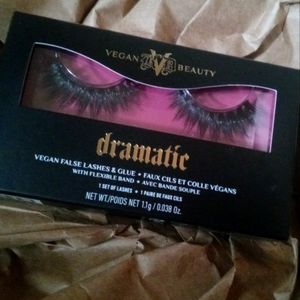 KVD lashes